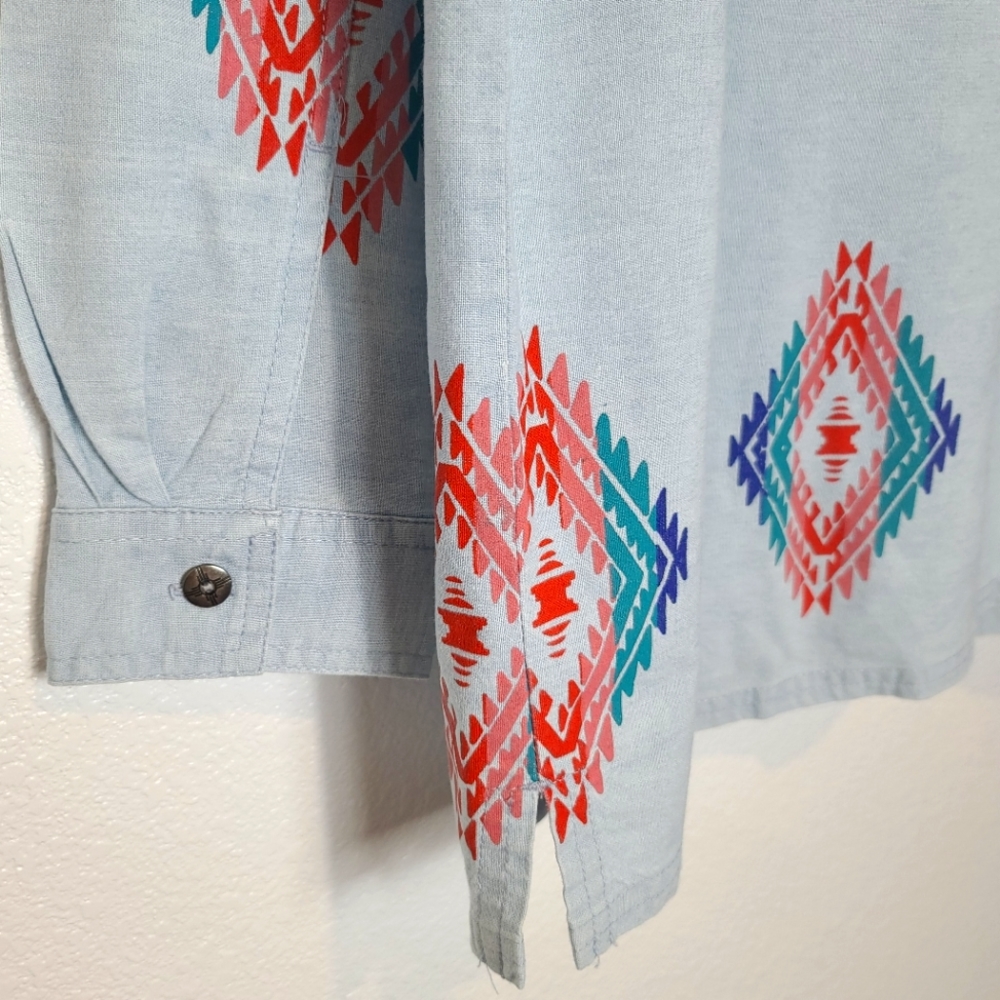 Vintage Denim & Co Southwestern Chambray Button Down Shirt - Picture 12 of 12